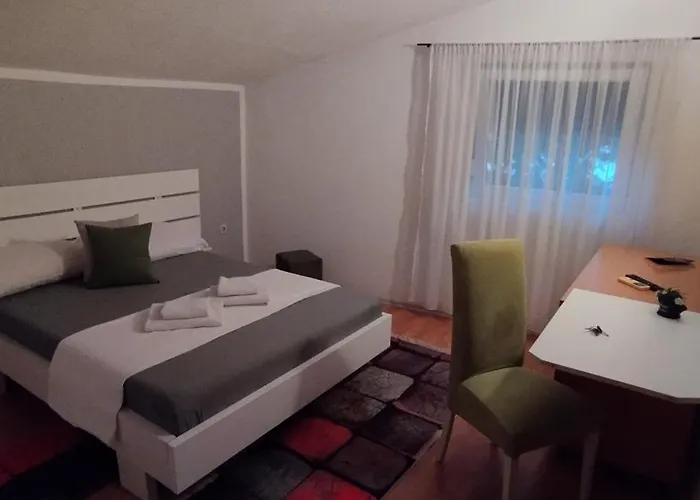 Villa Monera Apartments & Rooms & Free Garage
