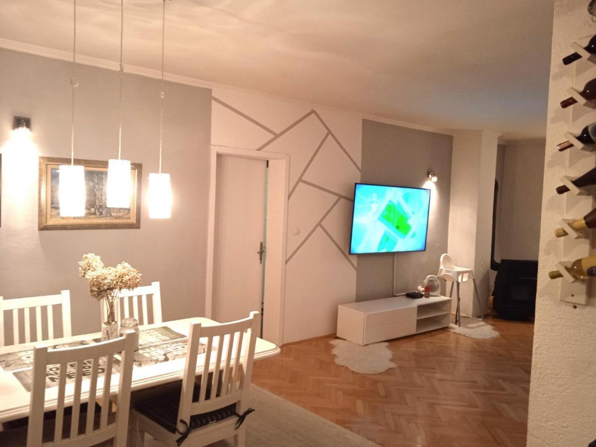 Monera & & Free Garage * موستار
