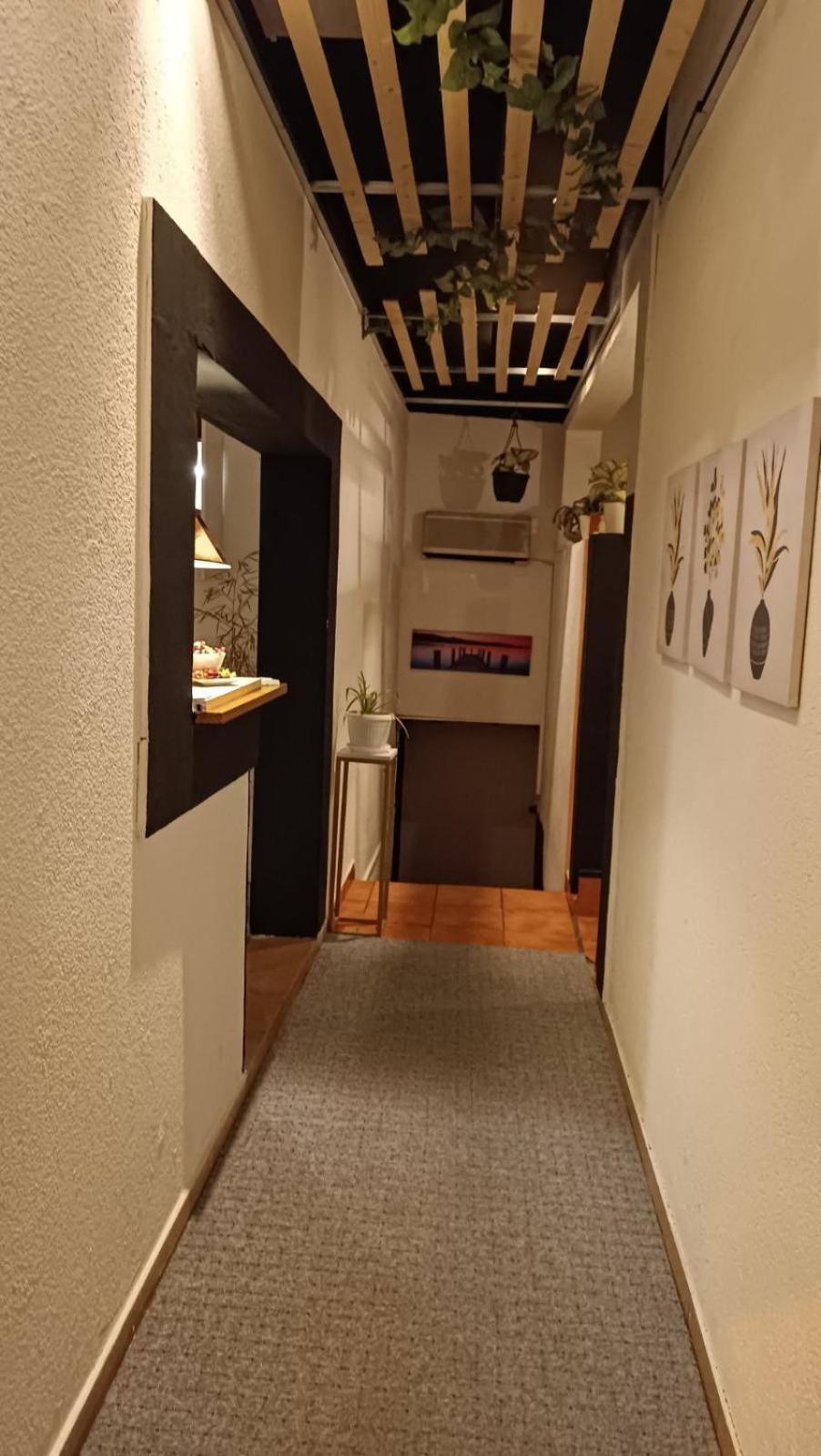 Monera & & Free Garage * موستار